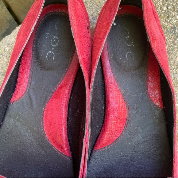 BORN BOC Women's Red Shimmer Loafer Slip On Shoe Size 7 - Picture 5 of 11